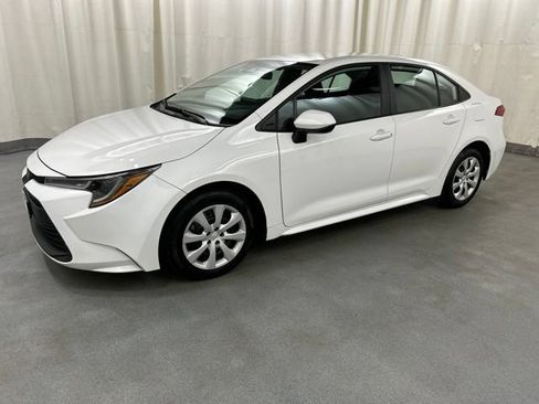 Used 2024 Toyota Corolla LE FWD image 2