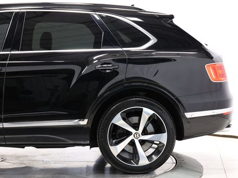 Used 2019 Bentley Bentayga AWD/4WD image 8