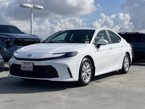 Used 2026 Toyota Camry LE w/ Convenience Package FWD image 6