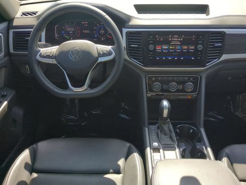 Used 2023 Volkswagen Atlas SE w/ Panoramic Sunroof Package FWD image 17