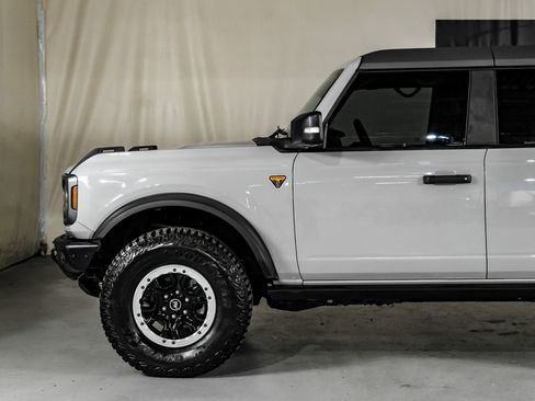 Used 2024 Ford Bronco Badlands image 13
