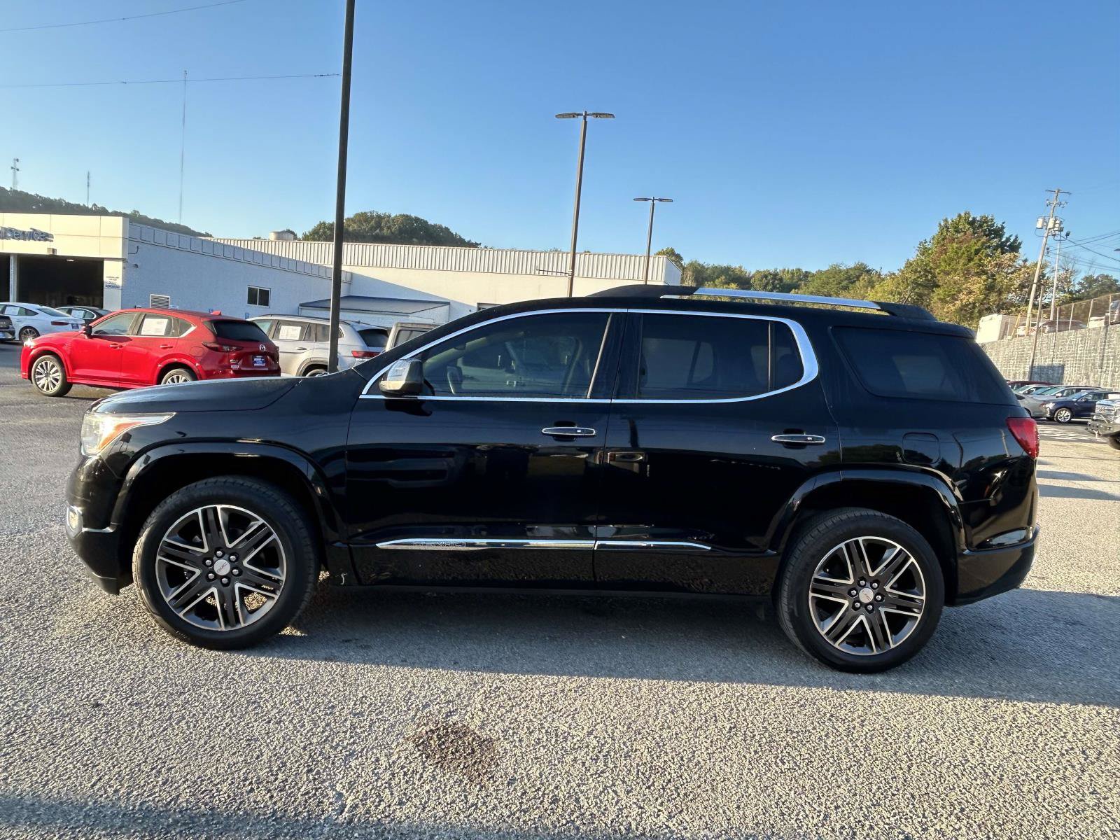 Used 2017 GMC Acadia Denali w/ Technology Package FWD image 4