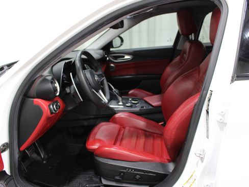 Used 2018 Alfa Romeo Giulia Ti Sport w/ Quick Order Package 22S Sport AWD/4WD image 3