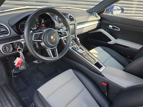 Used 2024 Porsche 718 Cayman image 4
