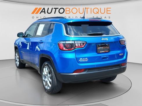 Used 2022 Jeep Compass Latitude w/ Sun and Sound Group AWD/4WD image 3