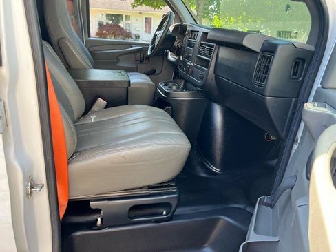 Used 2013 Chevrolet Express 2500 RWD image 10