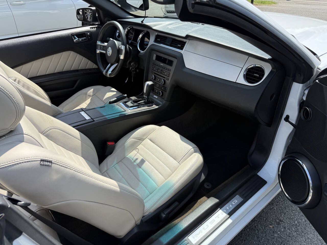 Used 2014 Ford Mustang Premium RWD image 14