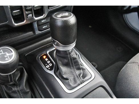 Used 2024 Jeep Wrangler Unlimited Sahara AWD/4WD image 24