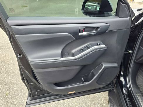 Certified 2022 Toyota Highlander XLE image 21