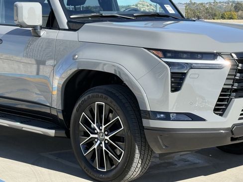 New 2026 Lexus GX 550 image 4