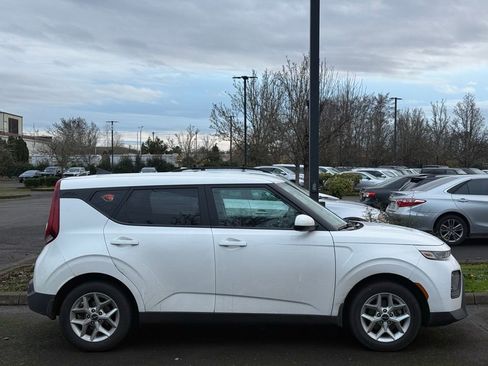 Used 2022 Kia Soul LX w/ Technology Package image 6