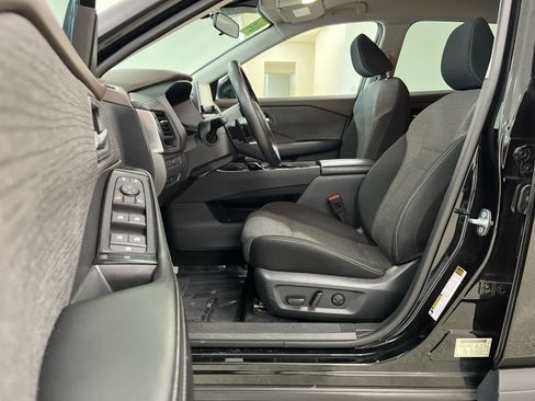 Used 2023 Nissan Rogue SV image 15