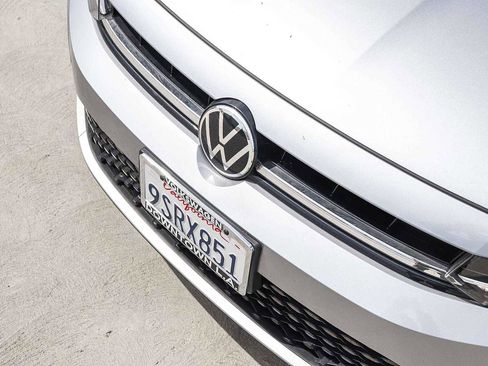 Certified 2025 Volkswagen Jetta SE w/ Sunroof Package image 8