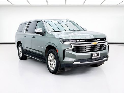 Used 2023 Chevrolet Suburban Premier image 3
