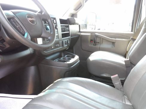 Used 2022 GMC Savana 3500 Extended w/ Power Convenience Package RWD image 16