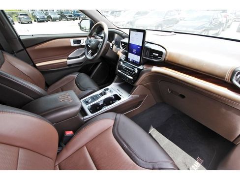 Certified 2023 Ford Explorer King Ranch w/ Technology Package AWD/4WD image 31