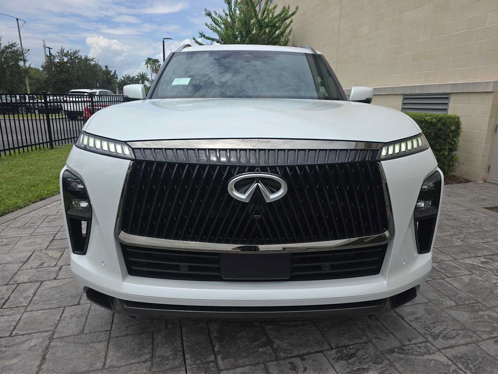 New 2027 INFINITI QX80 Autograph w/ Autograph Exterior Package AWD/4WD image 2