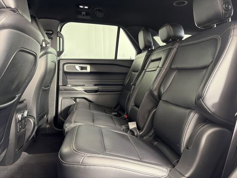 Used 2020 Ford Explorer XLT w/ Equipment Group 202A AWD/4WD image 7