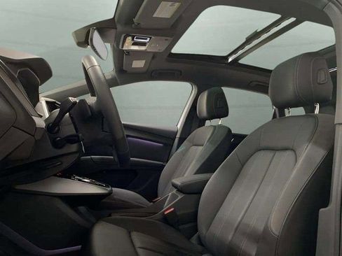 Used 2024 Audi Q4 e-tron Prestige image 26