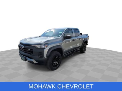 Used 2023 Chevrolet Colorado Trail Boss w/ Advanced Trailering Package AWD/4WD image 4