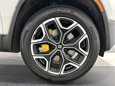 Used 2024 Rivian R1S Adventure image 11