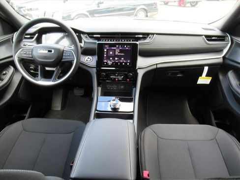 New 2026 Jeep Grand Cherokee L 4WD image 12