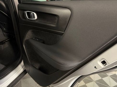 Used 2023 Volvo XC40 B5 Plus w/ Climate Package image 33