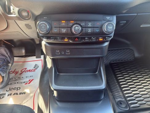 Used 2025 Dodge Durango AWD w/ Technology Group image 22