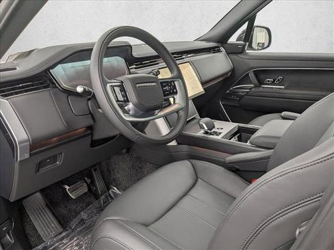 New 2025 Land Rover Range Rover Long Wheelbase SE image 4