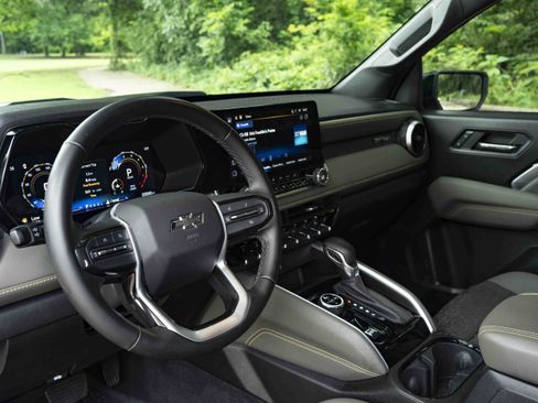 Used 2024 Chevrolet Colorado ZR2 AWD/4WD image 16