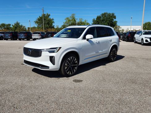 New 2025 Volvo XC90 T8 Plus w/ Protection Package image 3