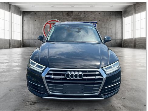 Used 2018 Audi Q5 2.0T Premium Plus w/ Premium Plus Package AWD/4WD image 2