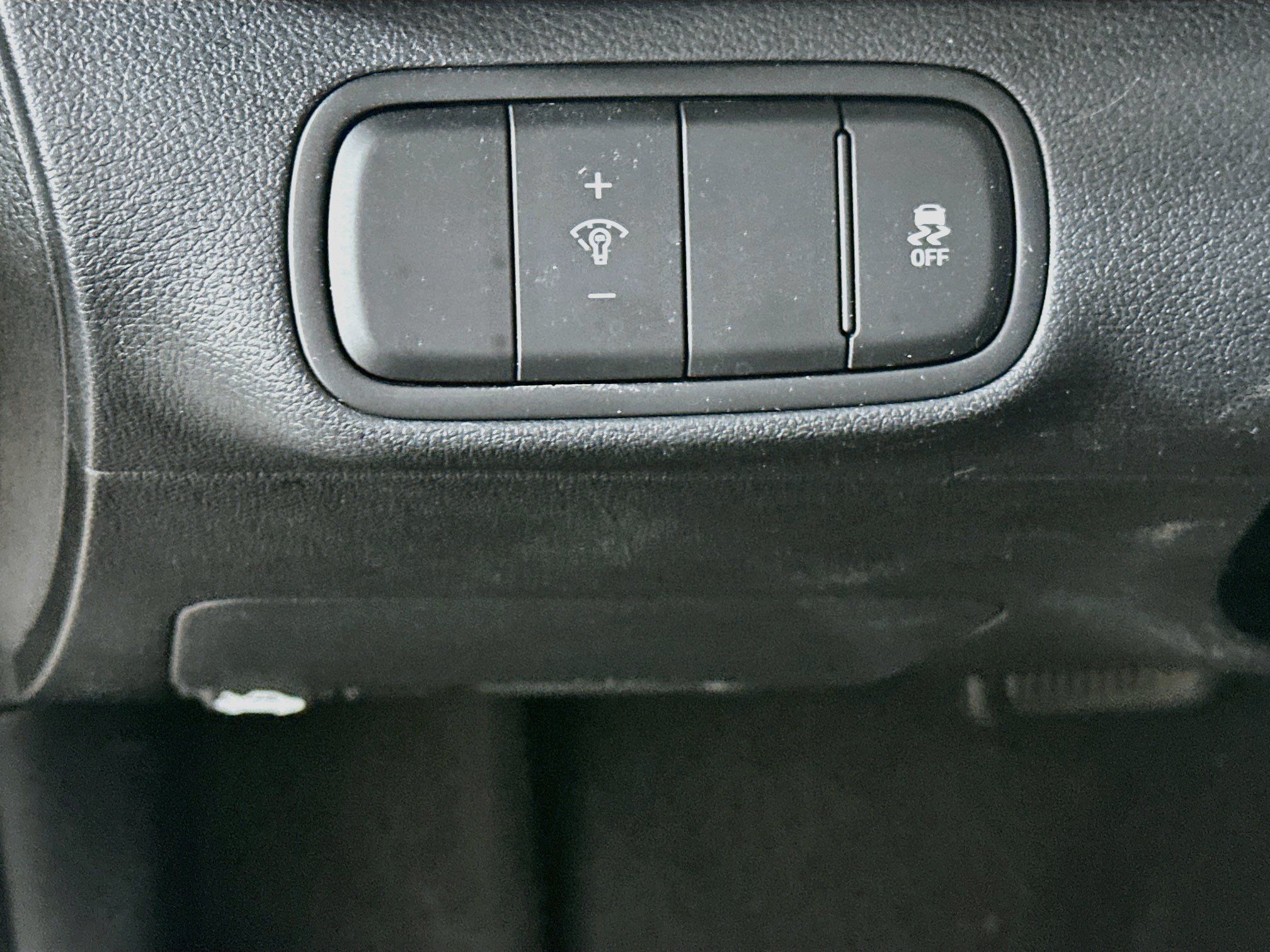 Used 2025 Hyundai Venue SEL FWD image 16