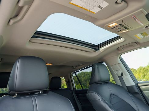 Used 2023 Toyota Highlander XLE FWD image 25