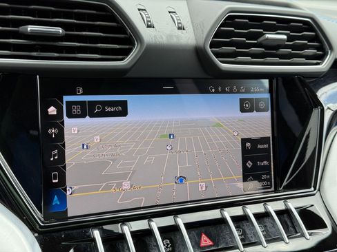 Used 2020 Lamborghini Urus AWD/4WD image 35