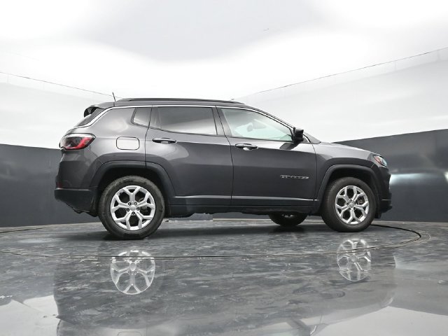 Used 2024 Jeep Compass Latitude AWD/4WD image 46
