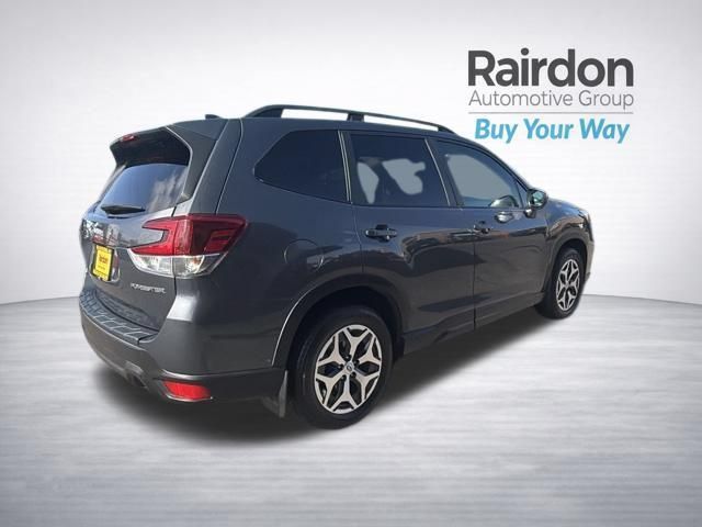 Used 2020 Subaru Forester Premium AWD/4WD image 7