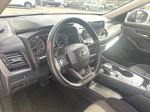 Used 2025 Nissan Rogue SV FWD image 18