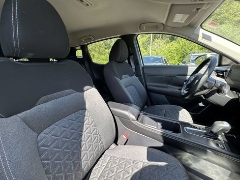 Certified 2025 Nissan Kicks SV AWD/4WD image 27