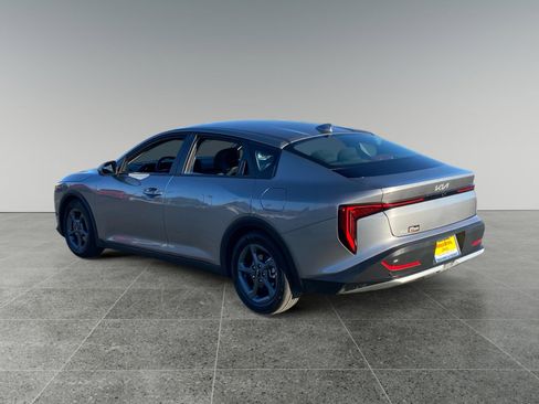 Used 2025 Kia K4 image 3