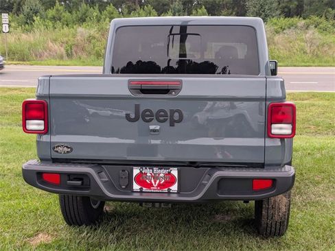 New 2025 Jeep Gladiator Sport image 6