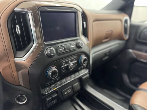 Used 2019 Chevrolet Silverado 1500 High Country w/ Technology Package AWD/4WD image 18