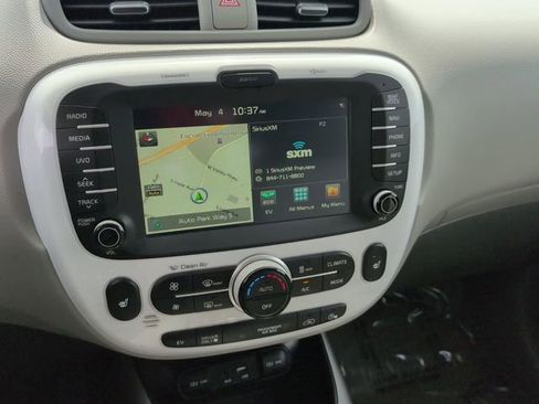 Used 2015 Kia Soul EV FWD image 21