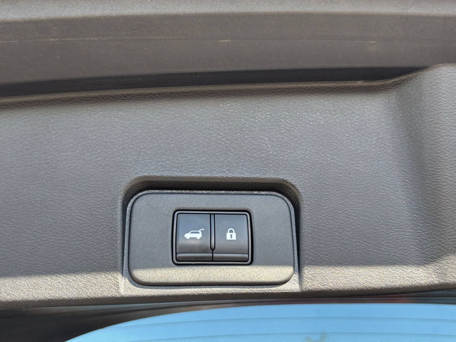 Used 2025 Nissan Rogue SV AWD/4WD image 22