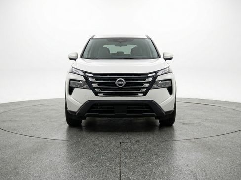 Used 2025 Nissan Rogue SV image 2