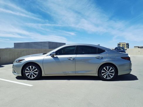 Used 2019 Lexus ES 350 FWD image 3