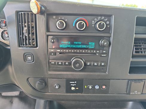 Used 2018 Chevrolet Express 3500 w/ Power Convenience Package image 23