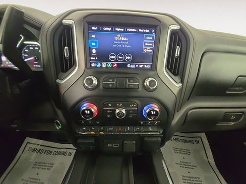 Used 2021 GMC Sierra 1500 AT4 w/ Technology Package AWD/4WD image 11