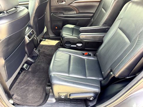 Used 2016 Toyota Highlander Limited w/ Protection Package #3 image 21