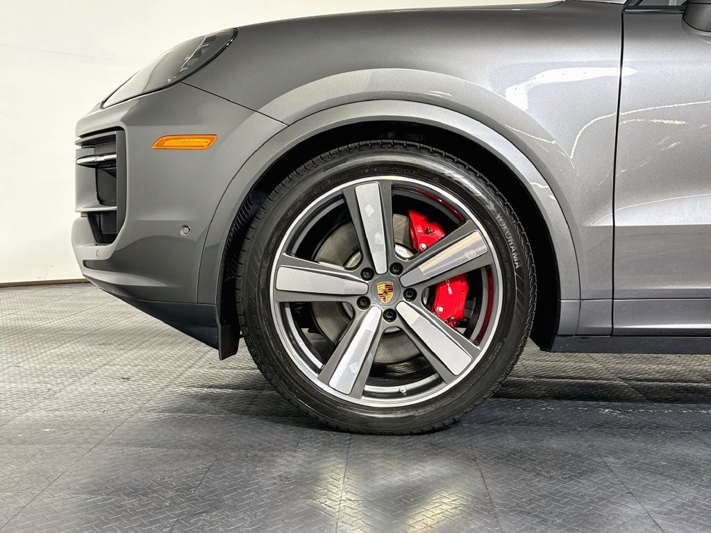 Certified 2025 Porsche Cayenne S AWD/4WD image 31